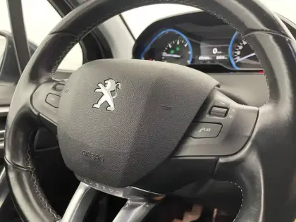 Photo 28 Peugeot 2008  BlueHDi 100ch S&S BVM5