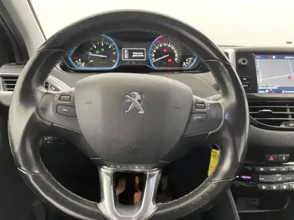 Photo 22 Peugeot 2008  BlueHDi 100ch S&S BVM5