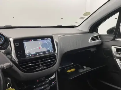 Photo 27 Peugeot 2008  BlueHDi 100ch S&S BVM5