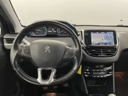 Photo 21 Peugeot 2008  BlueHDi 100ch S&S BVM5