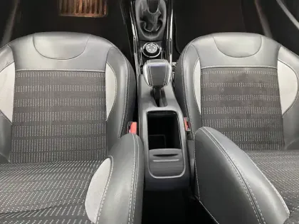 Photo 24 Peugeot 2008  BlueHDi 100ch S&S BVM5