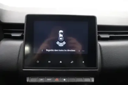 Photo 16 Renault Clio  E-Tech 140