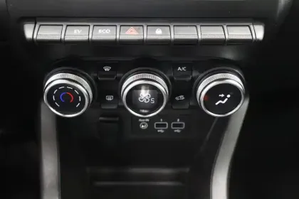 Photo 21 Renault Clio  E-Tech 140