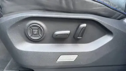 Photo 18 Volkswagen Touareg  3.0 V6 eHybrid 462 ch Tiptronic 8 4Motion