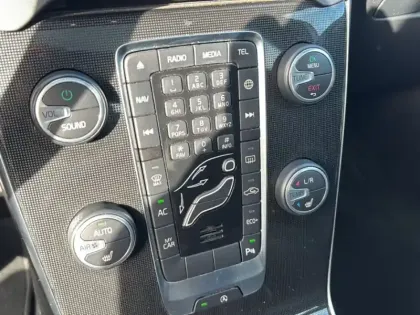 Photo 17 Volvo V40  T2 122 ch Geartronic 6