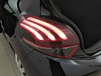 Photo 16 Peugeot 208  BlueHDi 100ch S&S BVM5