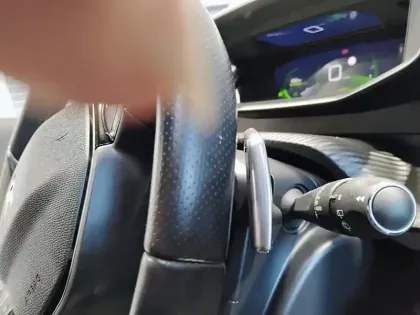 Photo 20 Peugeot 208  PureTech 100 S&S EAT8