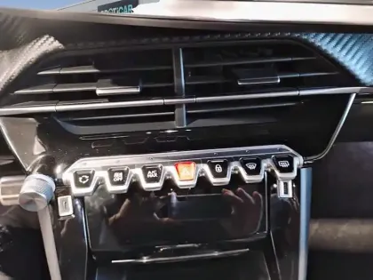 Photo 19 Peugeot 208  PureTech 100 S&S EAT8