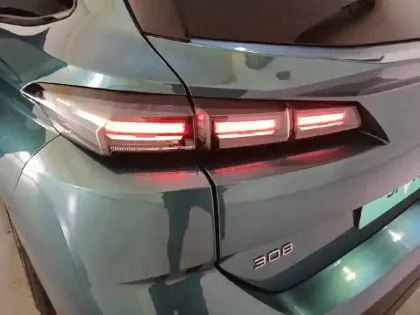 Photo 18 Peugeot 308  SW PureTech 130ch S&S EAT8