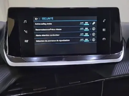 Photo 21 Peugeot 208  PureTech 75 S&S BVM5