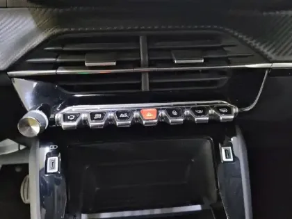 Photo 24 Peugeot 208  PureTech 75 S&S BVM5