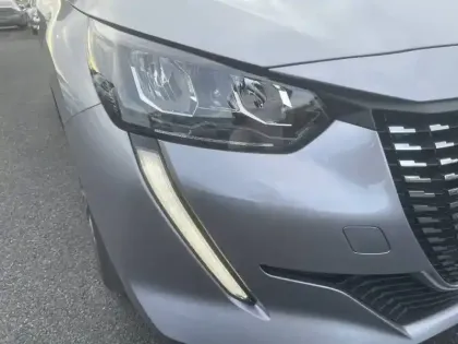 Photo 15 Peugeot 208  PureTech 100 S&S EAT8