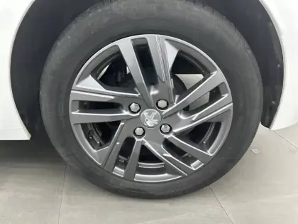 Photo 32 Peugeot 208 Gén. II Ph1 NG Style 5