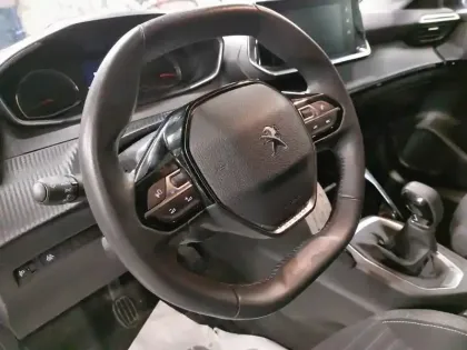 Photo 8 Peugeot 208  PureTech 75 S&S BVM5