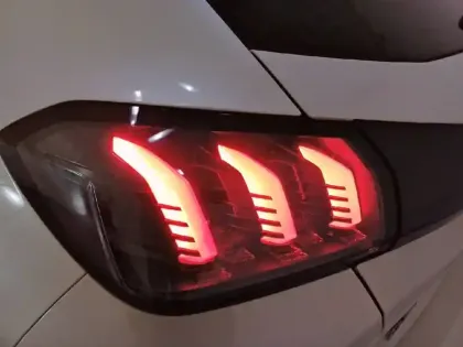 Photo 16 Peugeot 208  PureTech 130 S&S EAT8