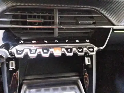 Photo 23 Peugeot 208  PureTech 130 S&S EAT8