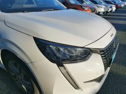 Photo 15 Peugeot 208  PureTech 75 S&S BVM5