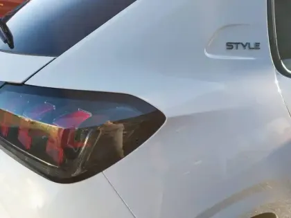 Photo 16 Peugeot 208  PureTech 75 S&S BVM5