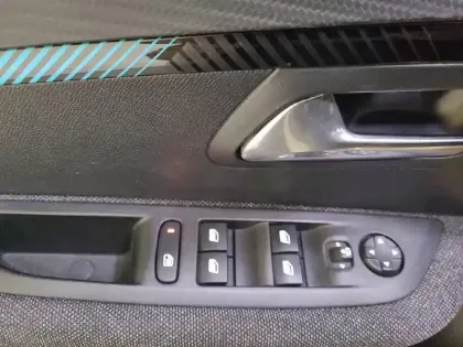 Photo 30 Peugeot 208  Electrique 50 kWh 136ch