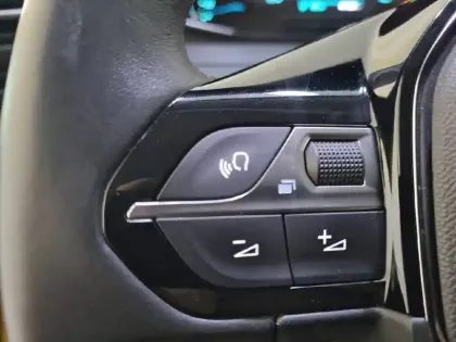 Photo 27 Peugeot 208  Electrique 50 kWh 136ch