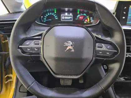 Photo 8 Peugeot 208  Electrique 50 kWh 136ch