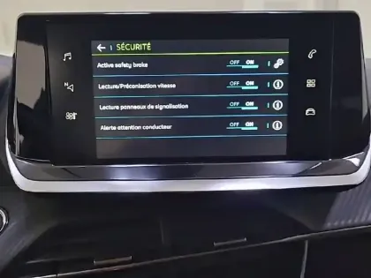 Photo 21 Peugeot 208  Electrique 50 kWh 136ch