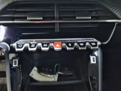 Photo 24 Peugeot 208  Electrique 50 kWh 136ch