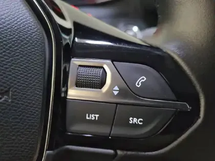 Photo 28 Peugeot 208  Electrique 50 kWh 136ch