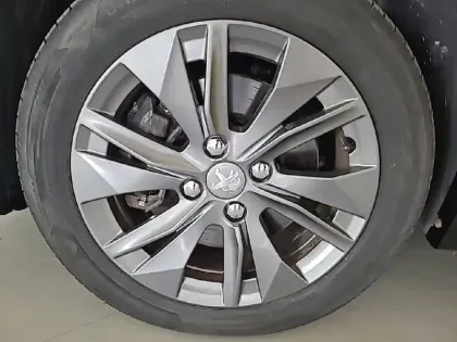 Photo 12 Peugeot 208  Electrique 50 kWh 136ch