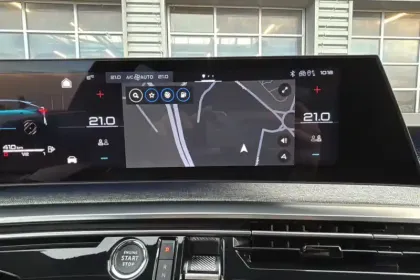 Photo 77 Peugeot 3008  Hybrid 136 e-DCS6