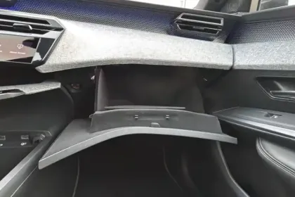 Photo 23 Peugeot 3008  Hybrid 136 e-DCS6