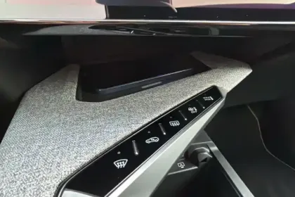 Photo 16 Peugeot 3008  Hybrid 136 e-DCS6