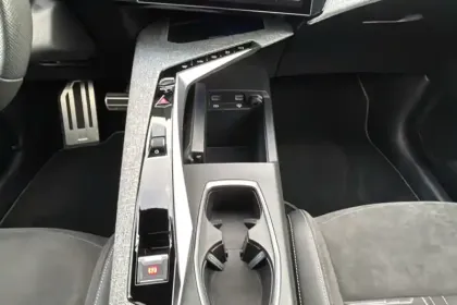 Photo 75 Peugeot 3008  Hybrid 136 e-DCS6