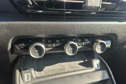 Photo 21 Citroën C4  PureTech 130 S&S EAT8