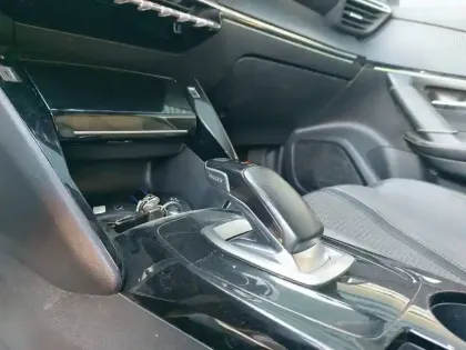 Photo 13 Peugeot 2008  Moteur électrique 136 ch