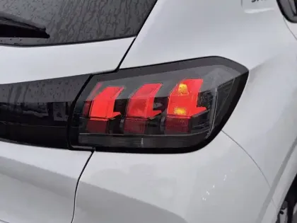 Photo 16 Peugeot 208  PureTech 75 S&S BVM5