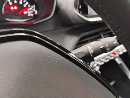 Photo 21 Peugeot 208  PureTech 75 S&S BVM5