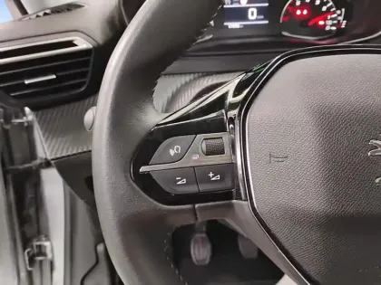 Photo 22 Peugeot 208  PureTech 75 S&S BVM5