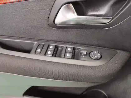 Photo 23 Peugeot 208  PureTech 75 S&S BVM5