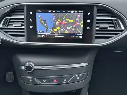 Photo 18 Peugeot 308  PureTech 110ch S&S BVM6