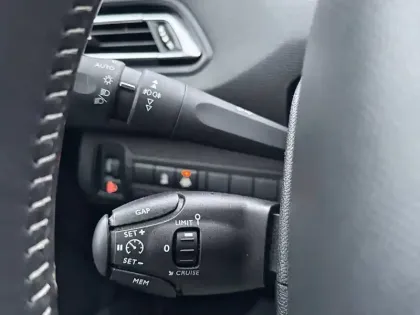 Photo 17 Peugeot 308  PureTech 110ch S&S BVM6