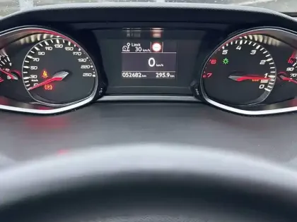 Photo 12 Peugeot 308  PureTech 110ch S&S BVM6