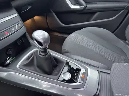 Photo 13 Peugeot 308  PureTech 110ch S&S BVM6