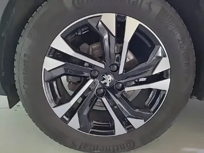 Photo 12 Peugeot 2008  PureTech 130 S&S BVM6