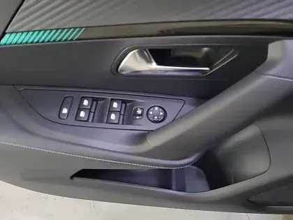 Photo 27 Peugeot 2008  PureTech 130 S&S BVM6