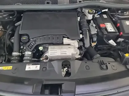 Photo 14 Peugeot 2008  PureTech 130 S&S BVM6