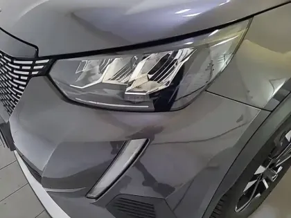 Photo 15 Peugeot 2008  PureTech 130 S&S BVM6