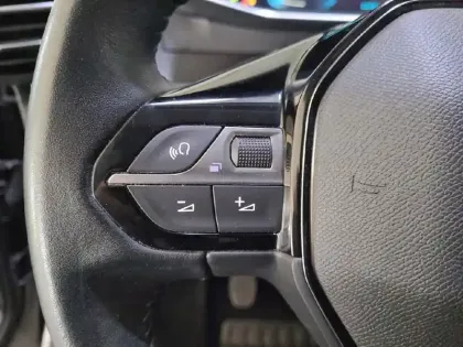 Photo 24 Peugeot 2008  PureTech 130 S&S BVM6