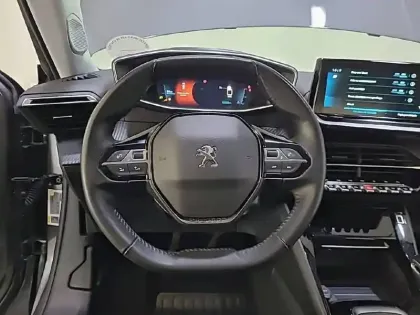 Photo 8 Peugeot 2008  PureTech 130 S&S BVM6