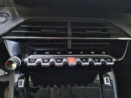 Photo 23 Peugeot 2008  PureTech 130 S&S BVM6